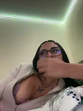 Snapshot of Hilary_pinkk chatting on March 7, 2025, 6:13 am Hilary pinkk online show from March 7, 2025, 6:13 am