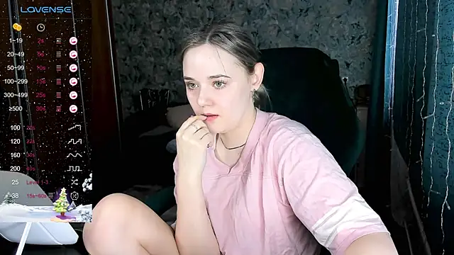 Snapshot of Your_small_bunny chatting on January 21, 2025, 4:10 am Your small bunny online show from January 21, 2025, 4:10 am