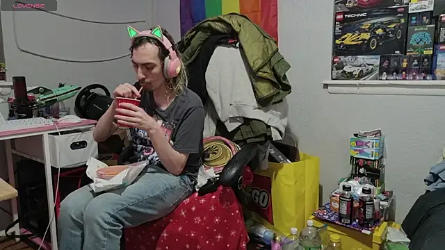 Snapshot of tallnerdyguy chatting on April 15, 2026, 2:28 am tallnerdyguy online show from April 15, 2026, 2:28 am