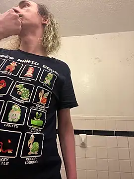 Snapshot of tallnerdyguy chatting on April 2, 2026, 1:24 am tallnerdyguy online show from April 2, 2026, 1:24 am