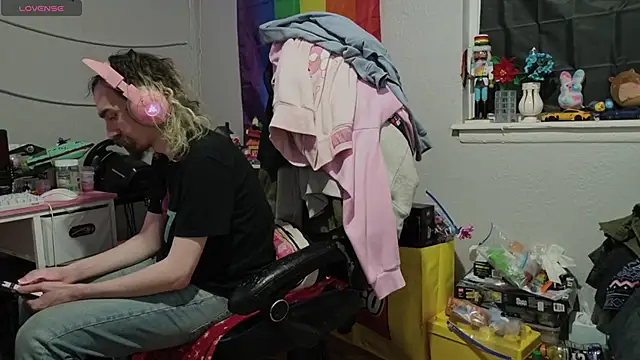 Snapshot of tallnerdyguy chatting on March 25, 2026, 2:12 am tallnerdyguy online show from March 25, 2026, 2:12 am