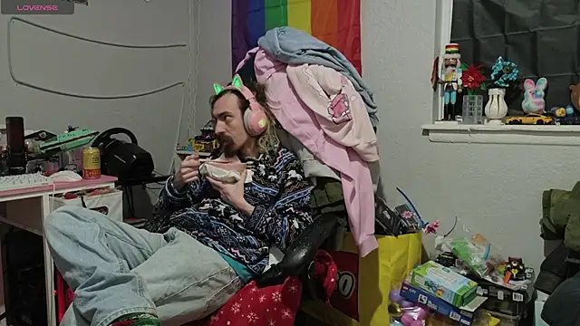 Snapshot of tallnerdyguy chatting on March 28, 2026, 12:44 am tallnerdyguy online show from March 28, 2026, 12:44 am