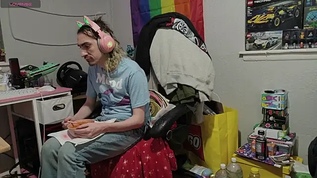 Snapshot of tallnerdyguy chatting on April 14, 2026, 2:05 am tallnerdyguy online show from April 14, 2026, 2:05 am