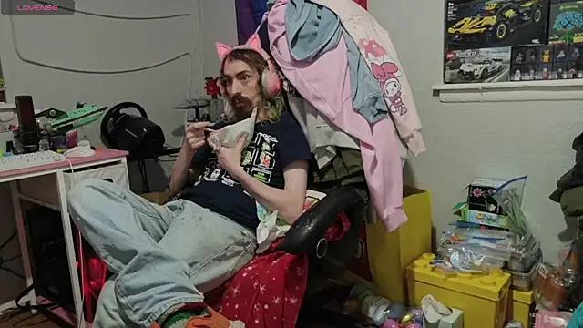 Snapshot of tallnerdyguy chatting on April 1, 2026, 3:41 am tallnerdyguy online show from April 1, 2026, 3:41 am