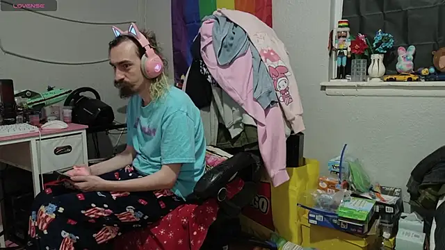 Snapshot of tallnerdyguy chatting on March 31, 2026, 2:02 am tallnerdyguy online show from March 31, 2026, 2:02 am