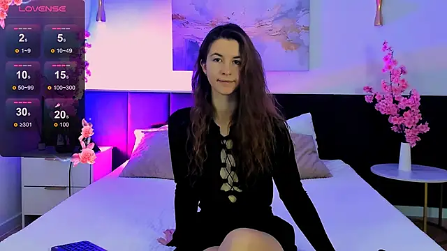 Snapshot of Julia_Tate chatting on December 16, 2024, 2:27 pm Julia Tate online show from December 16, 2024, 2:27 pm