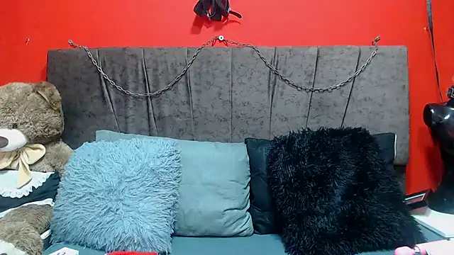 EvelyneClark online show from February 17, 2025, 4:06 pm