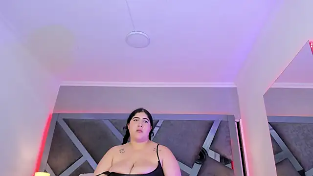 Snapshot of AmberiniHoffman chatting on March 7, 2025, 4:22 pm AmberiniHoffman online show from March 7, 2025, 4:22 pm
