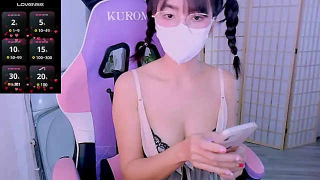 Snapshot of desiregirl69 chatting on February 10, 2025, 3:42 pm desiregirl69 online show from February 10, 2025, 3:42 pm