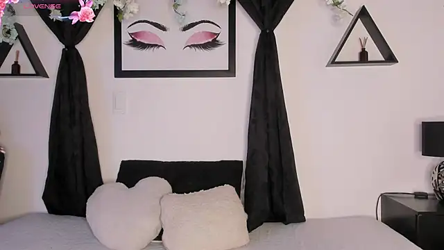 Snapshot of Khenta_Michells chatting on February 5, 2026, 10:44 am Khenta Michells online show from February 5, 2026, 10:44 am