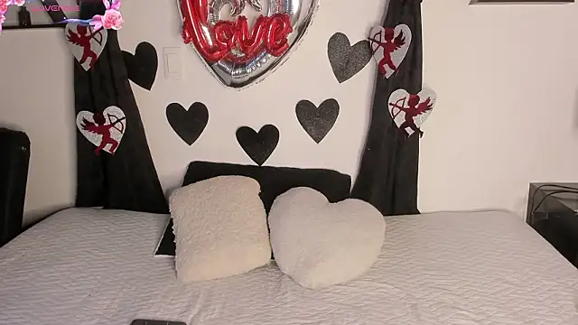 Snapshot of Khenta_Michells chatting on February 12, 2026, 10:37 am Khenta Michells online show from February 12, 2026, 10:37 am