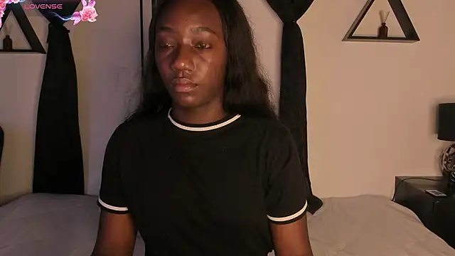 Snapshot of Khenta_Michells chatting on February 17, 2026, 10:23 am Khenta Michells online show from February 17, 2026, 10:23 am