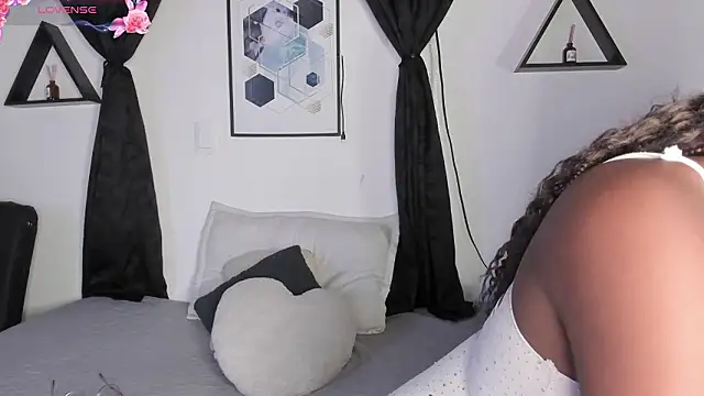 Khenta Michells online show from March 12, 2026, 10:41 am