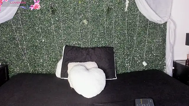 Snapshot of Khenta_Michells chatting on February 3, 2026, 10:31 am Khenta Michells online show from February 3, 2026, 10:31 am