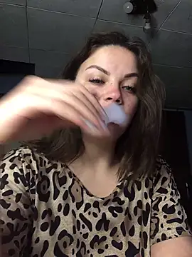 Snapshot of Sweeeeet_Candy chatting on February 22, 2025, 5:23 am Sweeeeet Candy online show from February 22, 2025, 5:23 am
