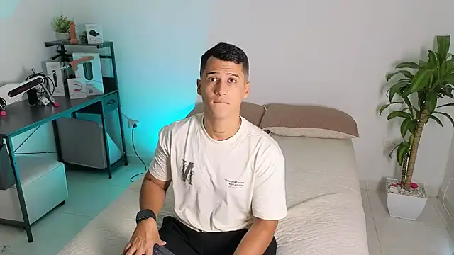 hot69temptation  online show from February 7, 2026, 3:42 pm