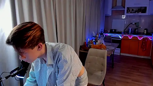 AndrewwCarter2 online show from February 14, 2025, 11:09 pm