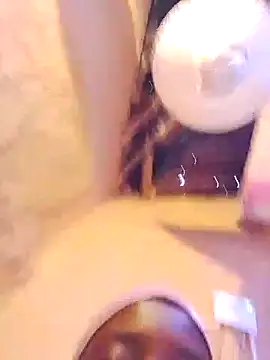 Snapshot of QUEEN-NAIMA chatting on November 6, 2025, 9:46 am QUEEN-NAIMA online show from November 6, 2025, 9:46 am