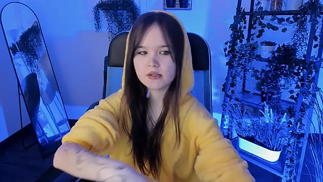 Elainebeness online show from May 13, 2026, 8:27 pm