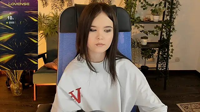 Elainebeness online show from December 13, 2025, 8:04 pm