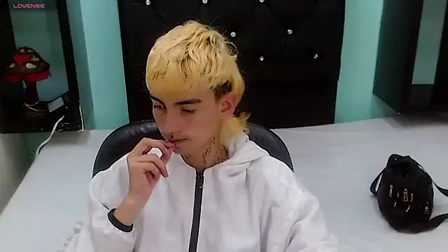 ttimy x boy online show from April 16, 2026, 7:58 pm