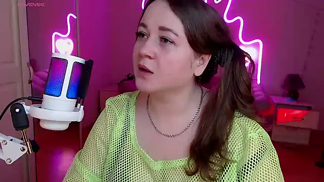 Snapshot of LizzyShine chatting on March 21, 2025, 11:01 pm LizzyShine online show from March 21, 2025, 11:01 pm