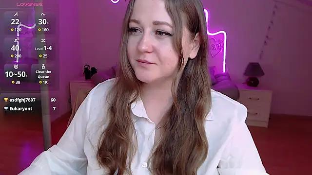 Snapshot of LizzyShine chatting on March 14, 2025, 8:28 pm LizzyShine online show from March 14, 2025, 8:28 pm