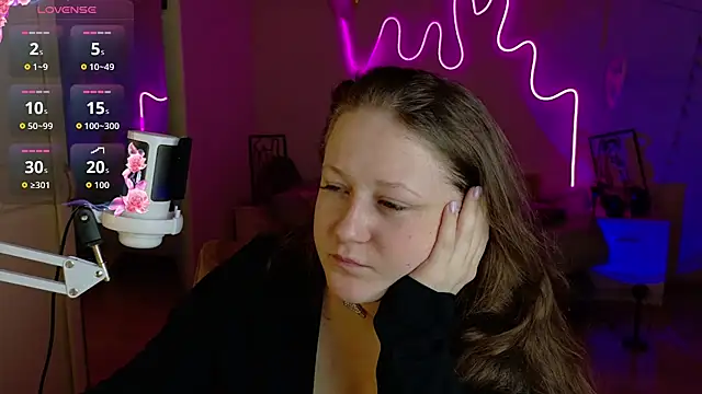 Snapshot of LizzyShine chatting on October 31, 2025, 3:19 pm LizzyShine online show from October 31, 2025, 3:19 pm