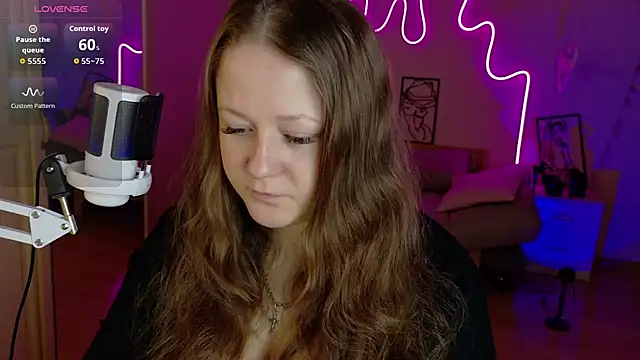 Snapshot of LizzyShine chatting on October 24, 2025, 1:10 pm LizzyShine online show from October 24, 2025, 1:10 pm