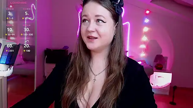 Snapshot of LizzyShine chatting on February 18, 2025, 8:03 pm LizzyShine online show from February 18, 2025, 8:03 pm