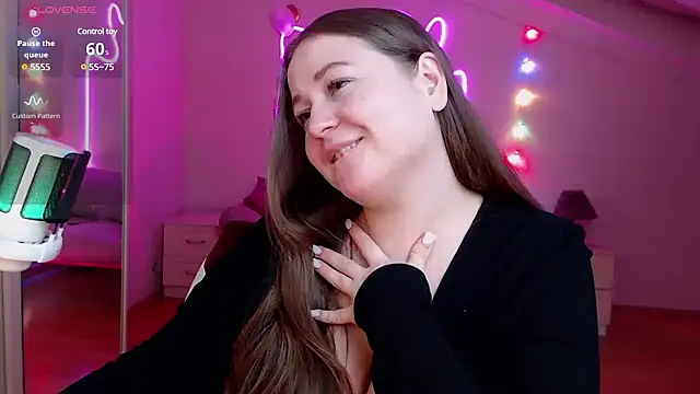 Snapshot of LizzyShine chatting on February 19, 2025, 11:36 pm LizzyShine online show from February 19, 2025, 11:36 pm