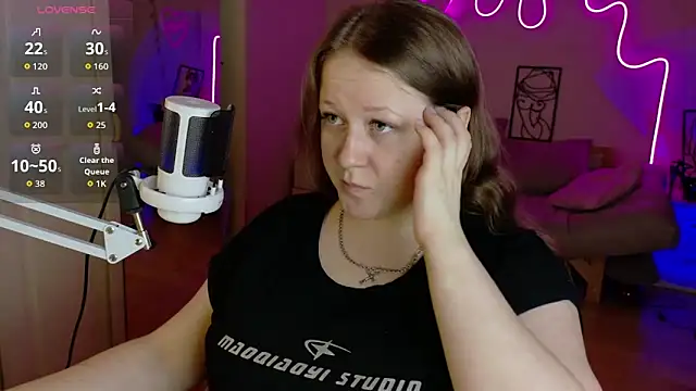 Snapshot of LizzyShine chatting on October 19, 2025, 4:54 pm LizzyShine online show from October 19, 2025, 4:54 pm