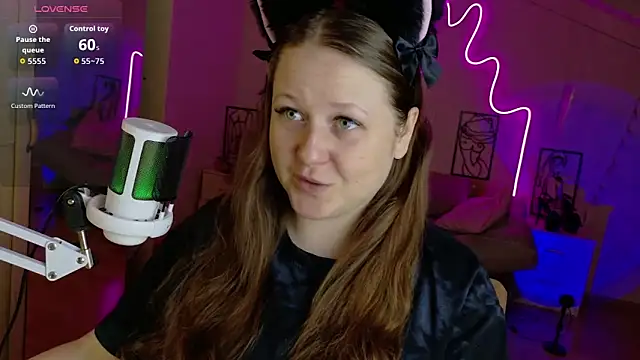 Snapshot of LizzyShine chatting on October 14, 2025, 4:07 pm LizzyShine online show from October 14, 2025, 4:07 pm