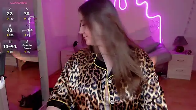 Snapshot of LizzyShine chatting on March 7, 2025, 8:44 pm LizzyShine online show from March 7, 2025, 8:44 pm