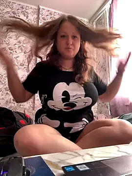 Snapshot of LizzyShine chatting on October 2, 2025, 11:35 am LizzyShine online show from October 2, 2025, 11:35 am