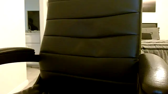 Snapshot of GirthBullger4You chatting on September 22, 2025, 5:57 am GirthBullger4You online show from September 22, 2025, 5:57 am