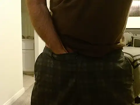 Snapshot of GirthBullger4You chatting on March 22, 2025, 5:28 am GirthBullger4You online show from March 22, 2025, 5:28 am