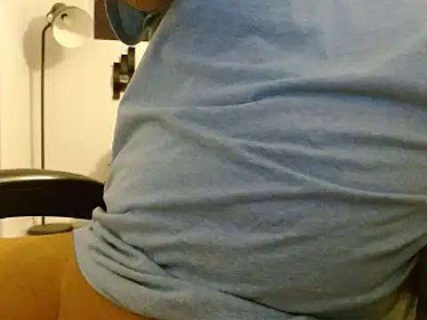 Snapshot of GirthBullger4You chatting on February 1, 2025, 3:41 am GirthBullger4You online show from February 1, 2025, 3:41 am