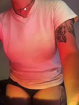Snapshot of Miss_oliviaa chatting on March 13, 2025, 9:16 pm Miss oliviaa online show from March 13, 2025, 9:16 pm