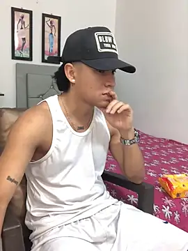 Snapshot of logannth chatting on March 5, 2026, 1:30 pm logannth online show from March 5, 2026, 1:30 pm