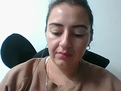  karlie kloss  online show from January 17, 2025, 12:42 am