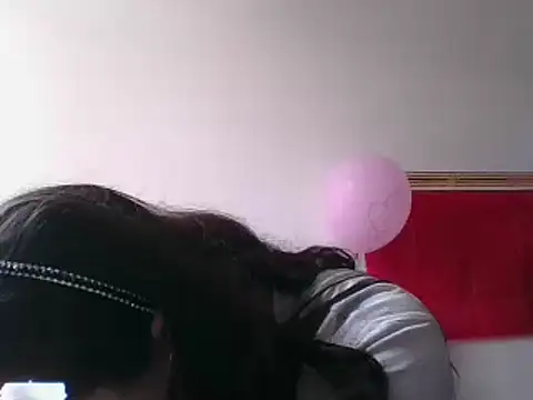  karlie kloss  online show from February 18, 2025, 8:47 pm