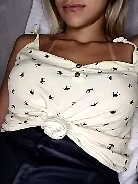 fofinhaa12 online show from March 11, 2025, 1:45 pm