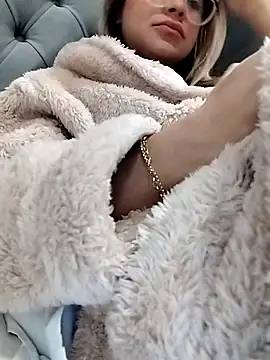 fofinhaa12 online show from October 5, 2025, 1:24 pm