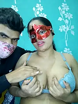 Snapshot of bigtitsqueen chatting on February 18, 2026, 3:52 pm bigtitsqueen online show from February 18, 2026, 3:52 pm