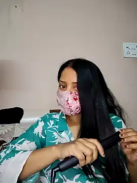 Snapshot of bigtitsqueen chatting on February 19, 2026, 6:32 am bigtitsqueen online show from February 19, 2026, 6:32 am