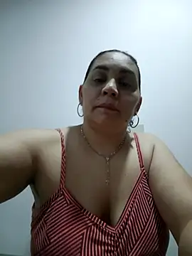 Snapshot of MirandaSoto chatting on January 16, 2026, 3:43 am MirandaSoto online show from January 16, 2026, 3:43 am