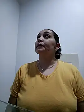 Snapshot of MirandaSoto chatting on April 19, 2026, 5:19 am MirandaSoto online show from April 19, 2026, 5:19 am