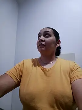 Snapshot of MirandaSoto chatting on April 10, 2026, 3:57 am MirandaSoto online show from April 10, 2026, 3:57 am