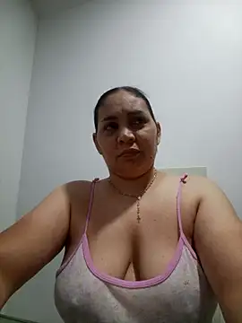 Snapshot of MirandaSoto chatting on April 12, 2026, 5:11 am MirandaSoto online show from April 12, 2026, 5:11 am